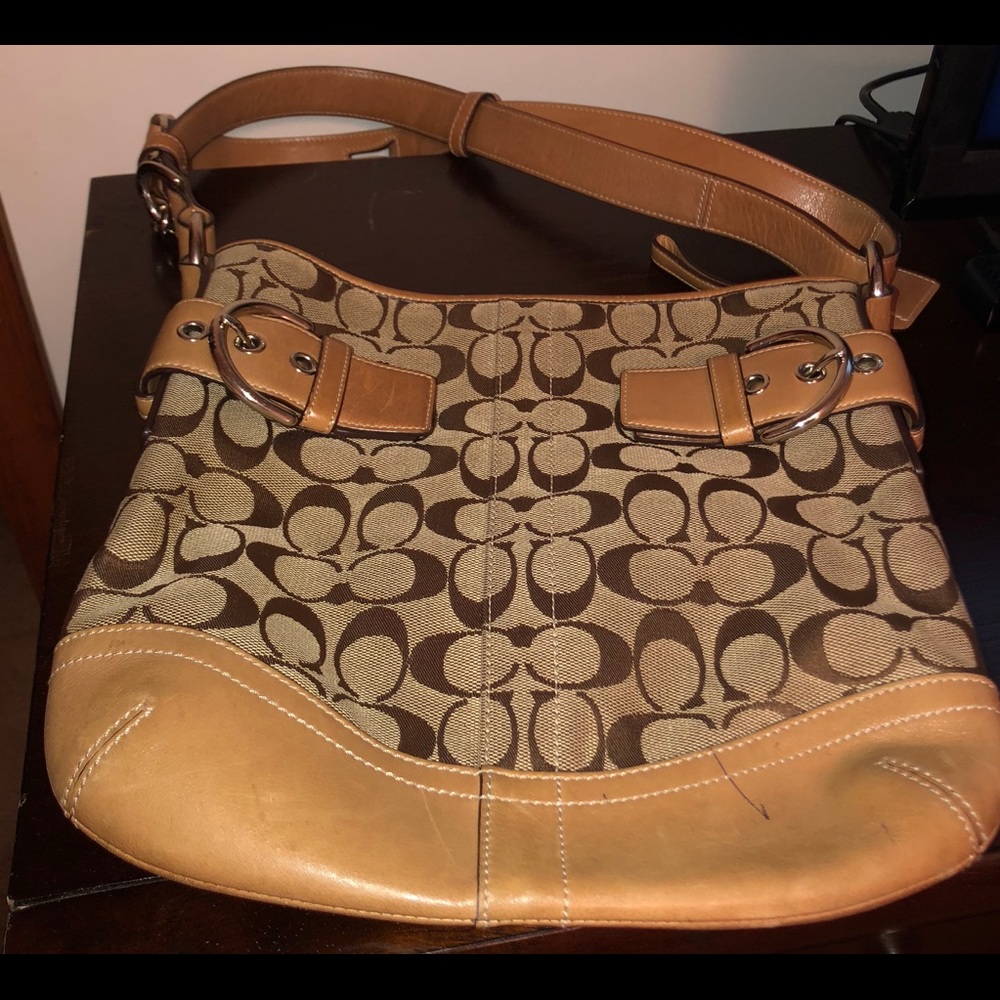 Coach Signature purse